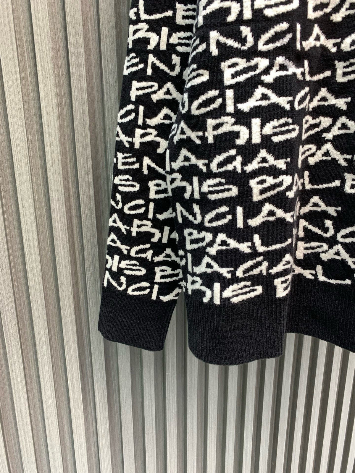 Classic Fashion Sweater-1105