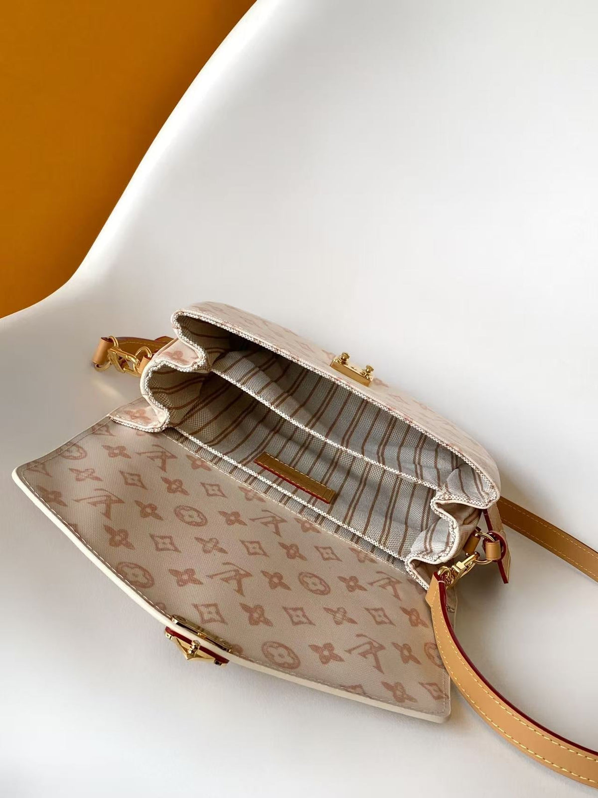 2026 Classic Everyday Bag-261042