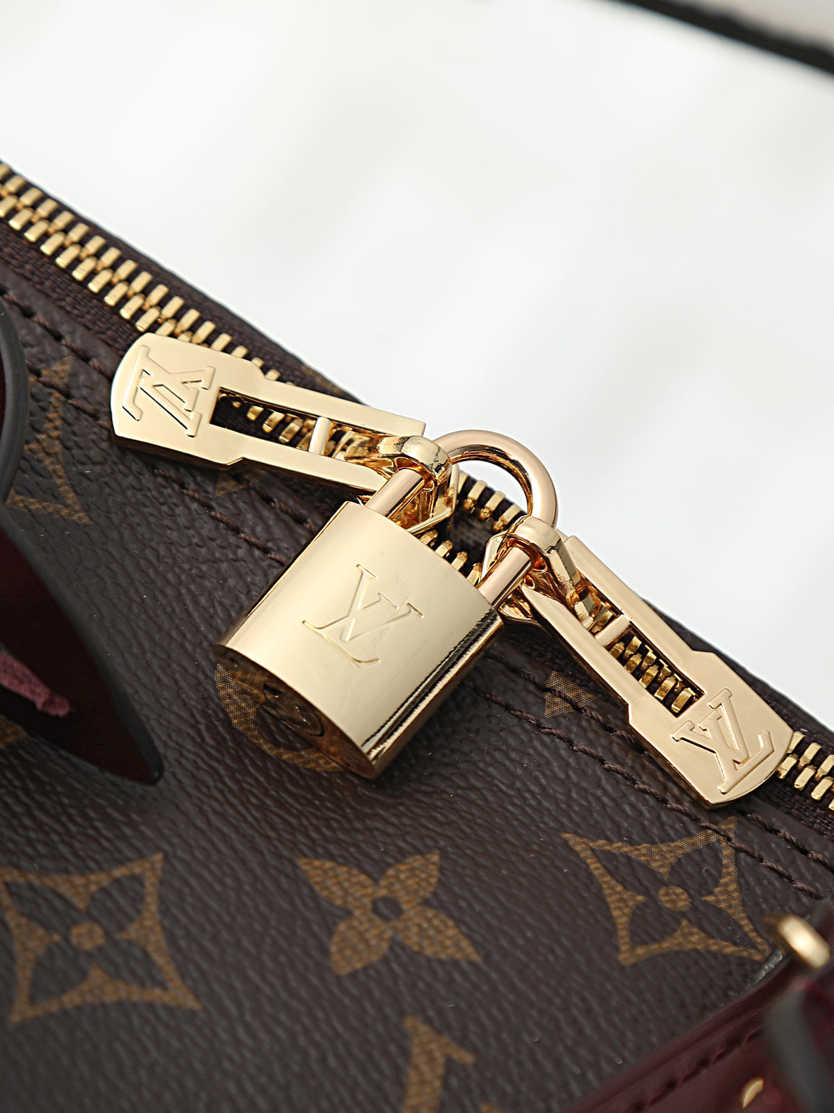 2026 Classic Everyday Bag-261083