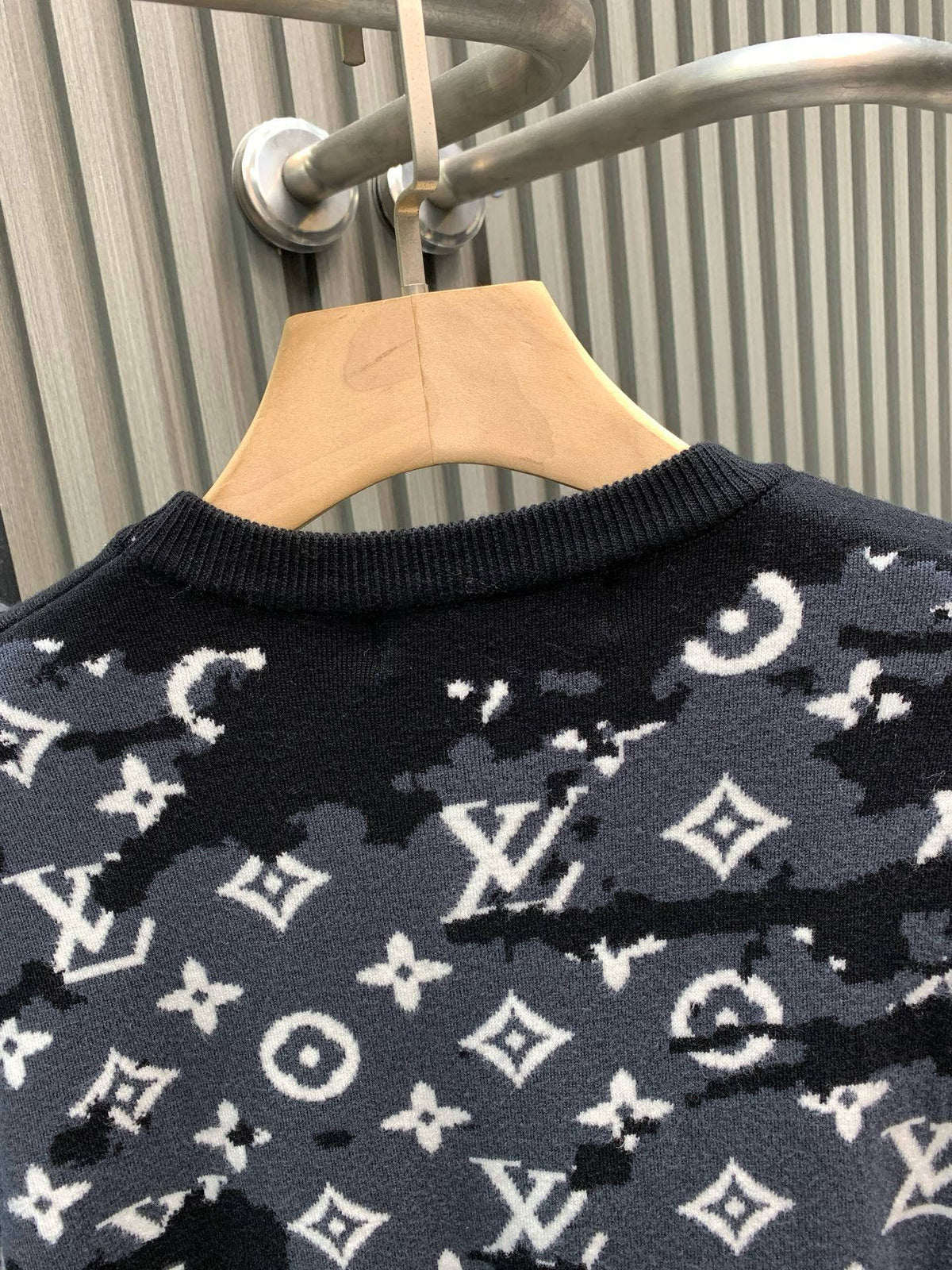 Classic Fashion Sweater-1103