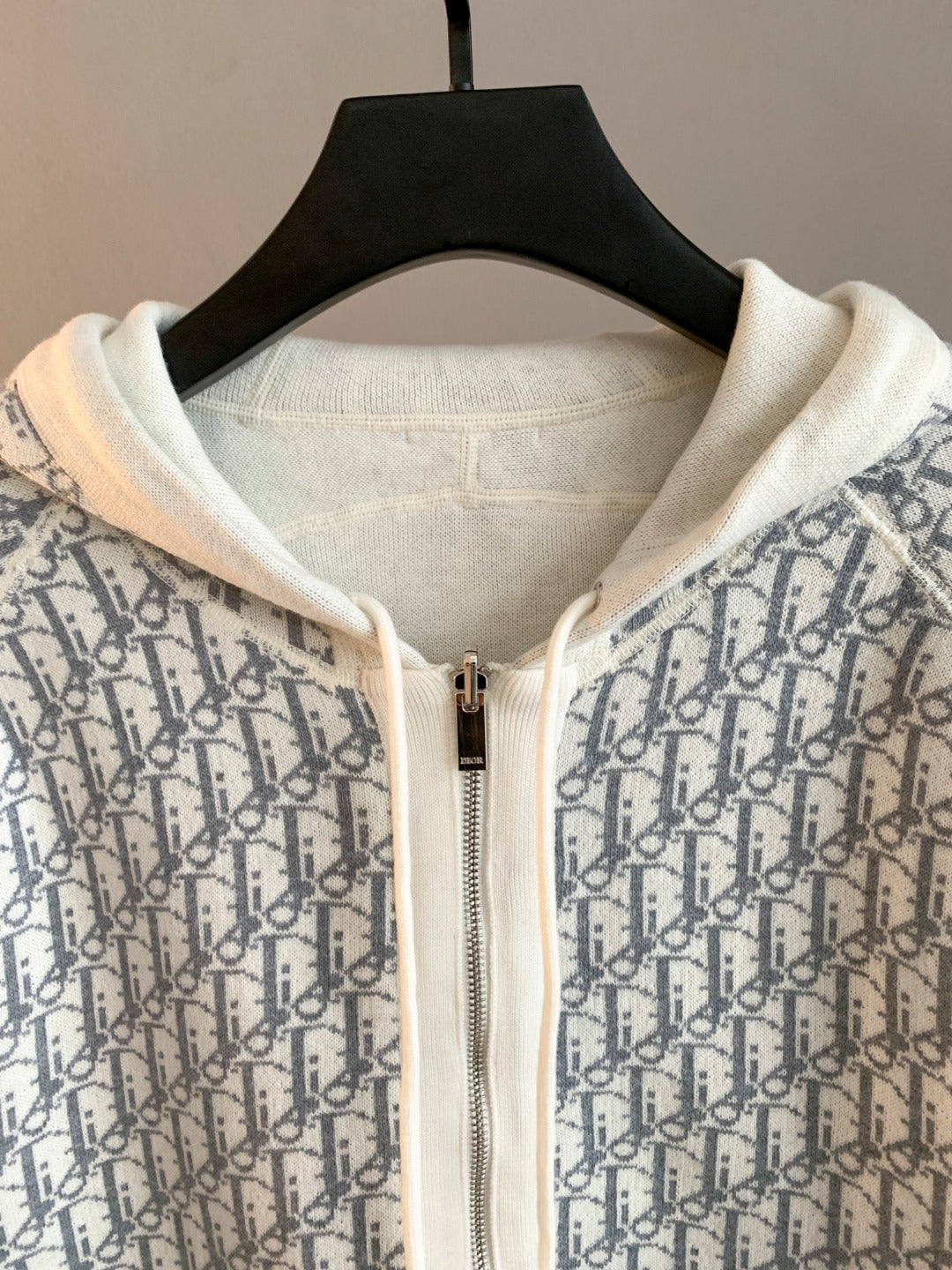 Classic Fit Hoodie-1100